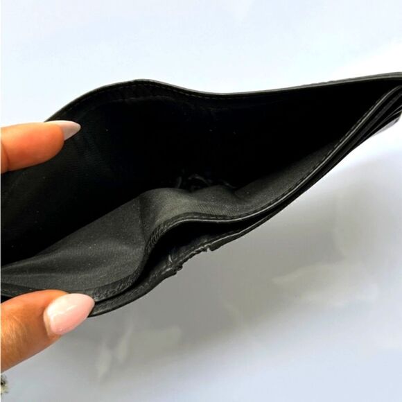 Gucci Leather Bifold Wallet - Picture 8 of 11